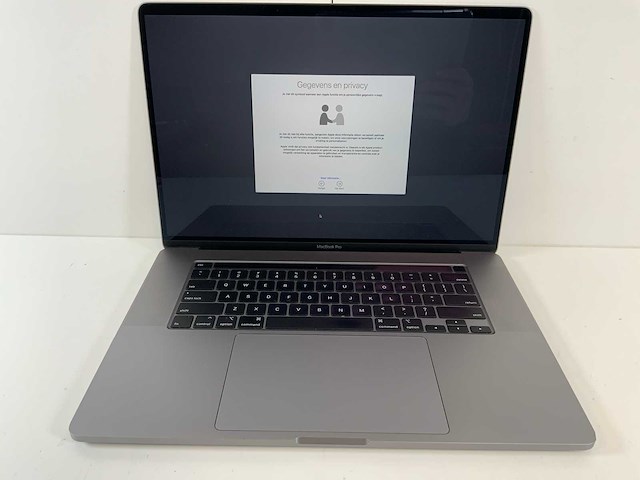 Apple macbook pro 16", core(tm) i7 9th gen, 16 gb ram, 500 gb nvme, amd radeon rx pro 5500m 4gb - afbeelding 1 van  7