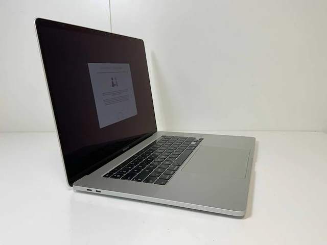 Apple macbook pro 16”, core(tm) i7 9th gen, 16 gb ram, 500 gb ram, amd radeon rx 5500 4 gb laptop - afbeelding 2 van  7
