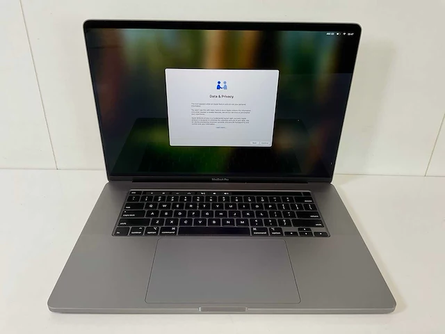 Apple macbook pro 16”, core(tm) i7 9th gen, 16 gb ram, 512 gb nvme, amd radeon pro 5300m 4 gb laptop - afbeelding 1 van  7