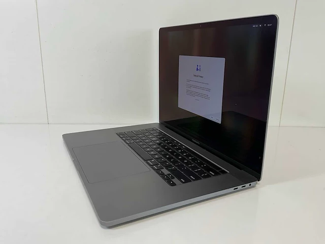 Apple macbook pro 16”, core(tm) i7 9th gen, 16 gb ram, 512 gb nvme, amd radeon pro 5300m 4 gb laptop - afbeelding 3 van  7