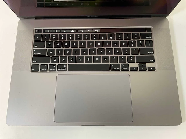 Apple macbook pro 16”, core(tm) i7 9th gen, 16 gb ram, 512 gb nvme, amd radeon pro 5300m 4 gb laptop - afbeelding 4 van  7