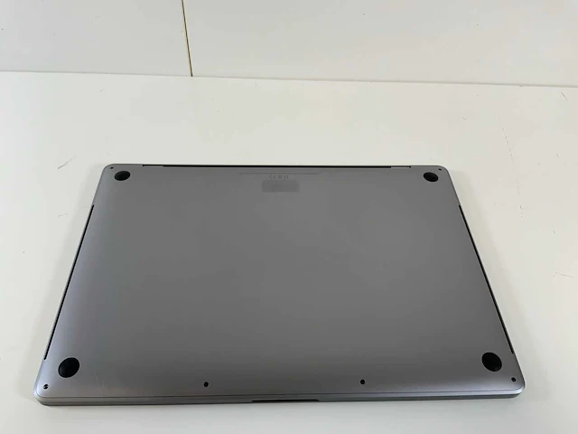 Apple macbook pro 16", core(tm) i7 9th gen, 16 gb ram, 512 gb ssd laptop - afbeelding 6 van  7