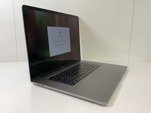 Apple macbook pro 16”, core(tm) i7 9th gen, 32 gb ram, 1 tb nvme, amd radeon pro 5500m 4 gb laptop - afbeelding 2 van  7