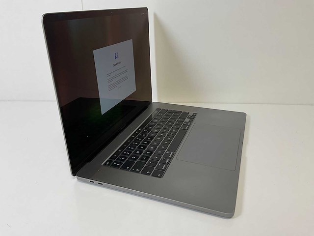 Apple macbook pro 16”, core(tm) i7 9th gen, 32 gb ram, 1 tb nvme, amd radeon pro 5500m 4 gb laptop - afbeelding 2 van  9