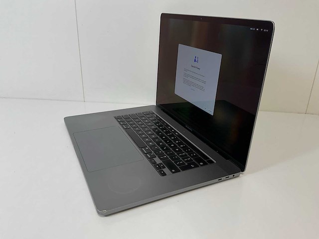 Apple macbook pro 16”, core(tm) i7 9th gen, 32 gb ram, 1 tb nvme, amd radeon pro 5500m 4 gb laptop - afbeelding 3 van  9