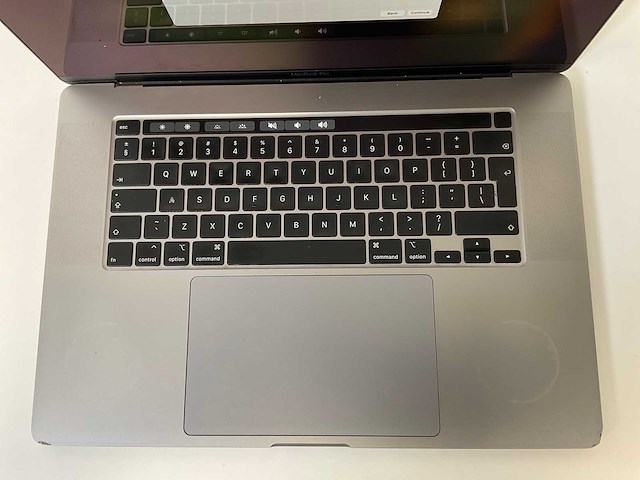 Apple macbook pro 16”, core(tm) i7 9th gen, 32 gb ram, 1 tb nvme, amd radeon pro 5500m 4 gb laptop - afbeelding 4 van  9