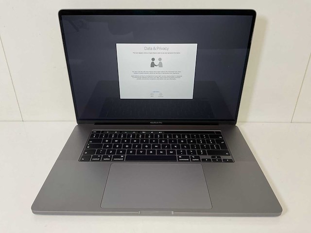 Apple macbook pro 16”, core(tm) i7 9th gen, 32 gb ram, 1 tb nvme, amd radeon rx pro 5500m 4 gb laptop - afbeelding 1 van  7