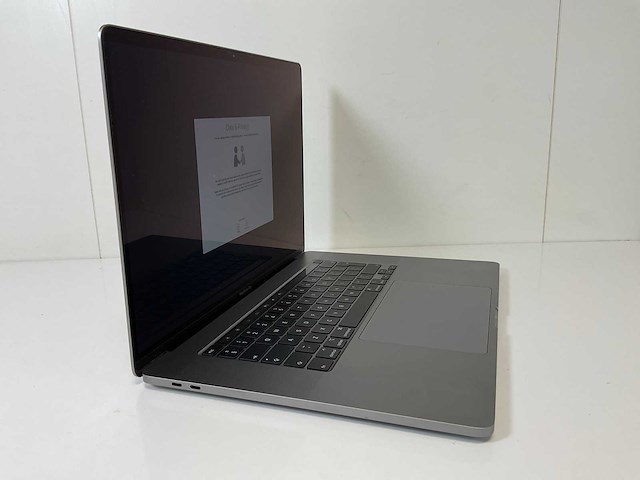 Apple macbook pro 16”, core(tm) i7 9th gen, 32 gb ram, 1 tb nvme, amd radeon rx pro 5500m 4 gb laptop - afbeelding 2 van  7