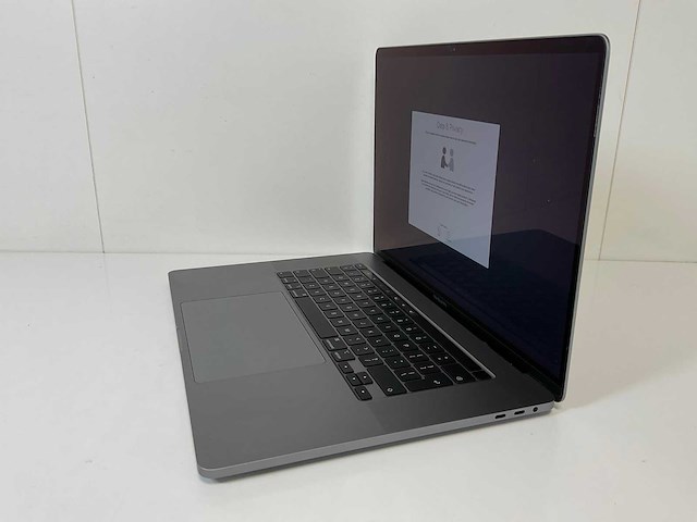 Apple macbook pro 16”, core(tm) i7 9th gen, 32 gb ram, 1 tb nvme, amd radeon rx pro 5500m 4 gb laptop - afbeelding 3 van  7