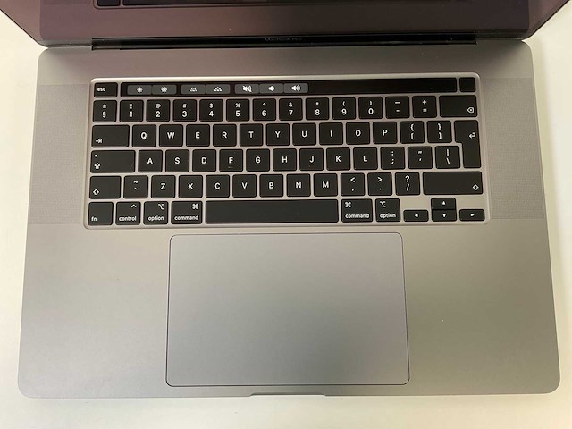 Apple macbook pro 16”, core(tm) i7 9th gen, 32 gb ram, 1 tb nvme, amd radeon rx pro 5500m 4 gb laptop - afbeelding 4 van  7