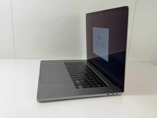 Apple macbook pro 16”, core(tm) i7 9th gen, 32 gb ram, 500 gb nvme, amd radeon pro 5500m 4 gb laptop - afbeelding 3 van  7