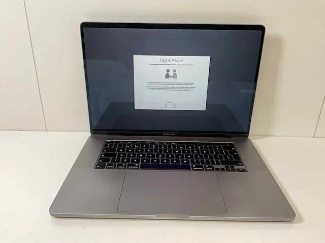 Apple macbook pro 16”, core(tm) i7 9th gen, 32 gb ram, 500 gb nvme, amd radeon pro 5500m 4 gb laptop - afbeelding 1 van  7