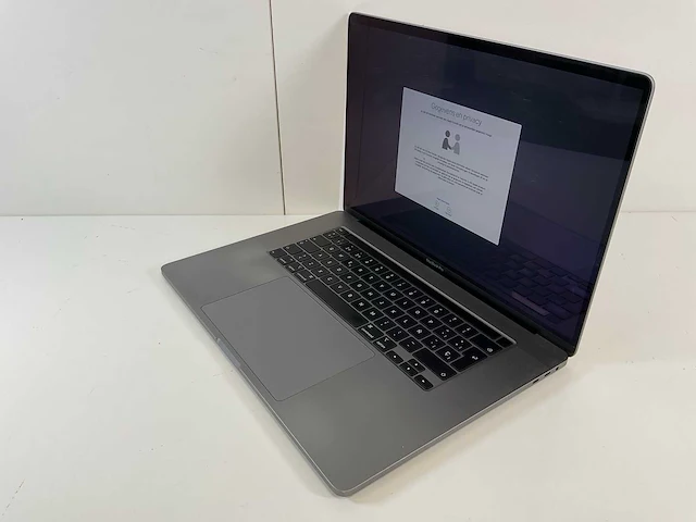 Apple macbook pro 16”, core(tm) i7 9th gen, 32 gb ram, 500 gb nvme, amd radeon rx 5500 4 gb laptop - afbeelding 3 van  7