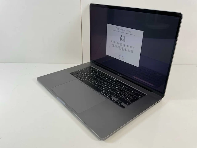 Apple macbook pro 16”, core(tm) i7 9th gen, 32 gb ram, 500 gb nvme, amd radeon rx 5500 4 gb laptop - afbeelding 3 van  7