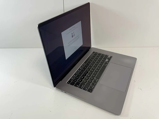 Apple macbook pro 16”, core(tm) i7 9th gen, 32 gb ram, 500 gb nvme, amd radeon rx 5500 4 gb laptop - afbeelding 2 van  7
