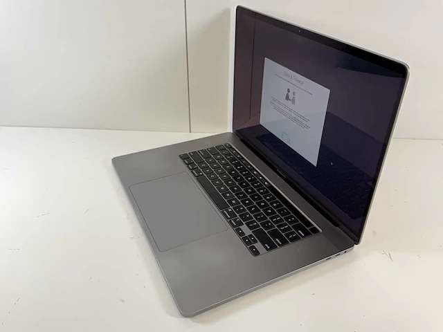 Apple macbook pro 16”, core(tm) i7 9th gen, 32 gb ram, 500 gb nvme, amd radeon rx 5500 4 gb laptop - afbeelding 3 van  7