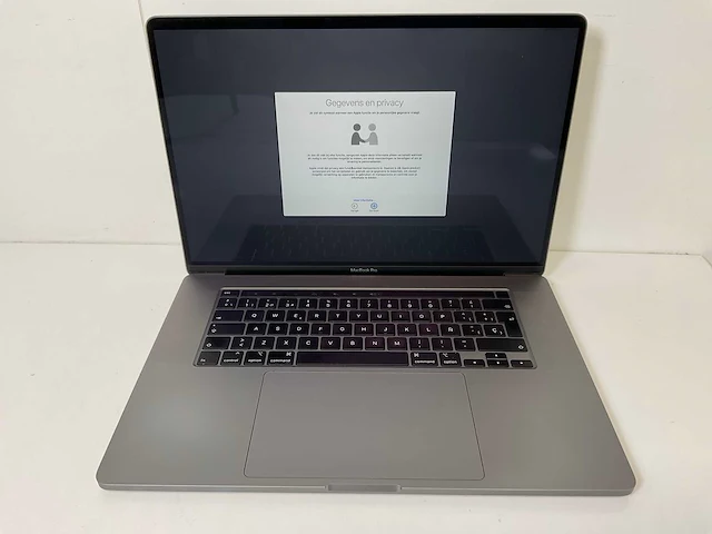 Apple macbook pro 16”, core(tm) i7 9th gen, 32 gb ram, 500 gb nvme, amd radeon rx pro 5500m 4 gb laptop - afbeelding 1 van  7