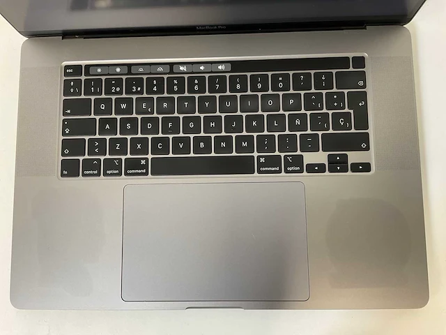 Apple macbook pro 16”, core(tm) i7 9th gen, 32 gb ram, 500 gb nvme, amd radeon rx pro 5500m 4 gb laptop - afbeelding 4 van  7