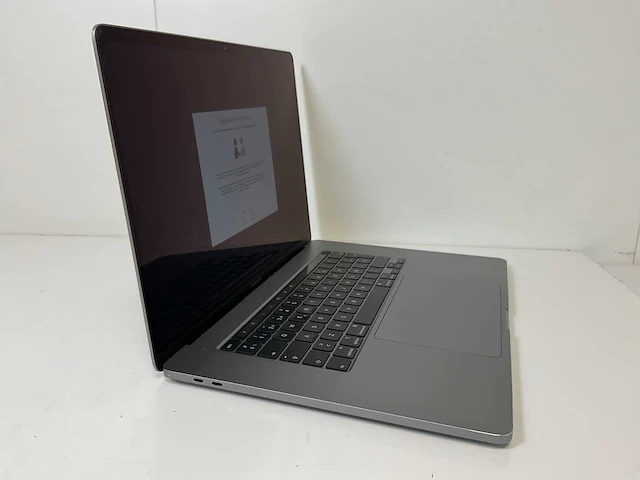 Apple macbook pro 16”, core(tm) i7 9th gen, 32 gb ram, 500 gb nvme, amd radeon rx pro 5500m 4 gb laptop - afbeelding 2 van  7