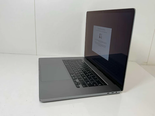 Apple macbook pro 16”, core(tm) i7 9th gen, 32 gb ram, 500 gb nvme, amd radeon rx pro 5500m 4 gb laptop - afbeelding 3 van  7