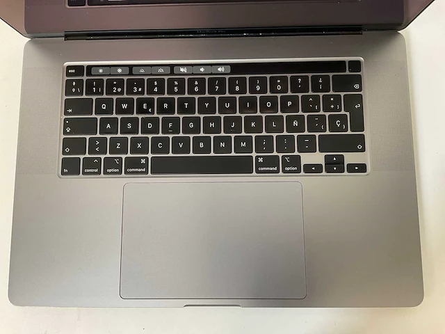 Apple macbook pro 16”, core(tm) i7 9th gen, 32 gb ram, 500 gb nvme, amd radeon rx pro 5500m 4 gb laptop - afbeelding 4 van  7
