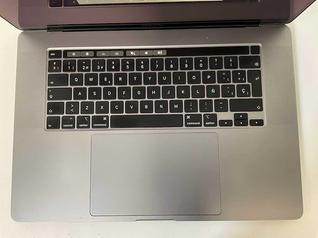 Apple macbook pro 16”, core(tm) i7 9th gen, 32 gb ram, 500 gb nvme, amd radeon rx pro 5500m 4 gb laptop - afbeelding 4 van  8
