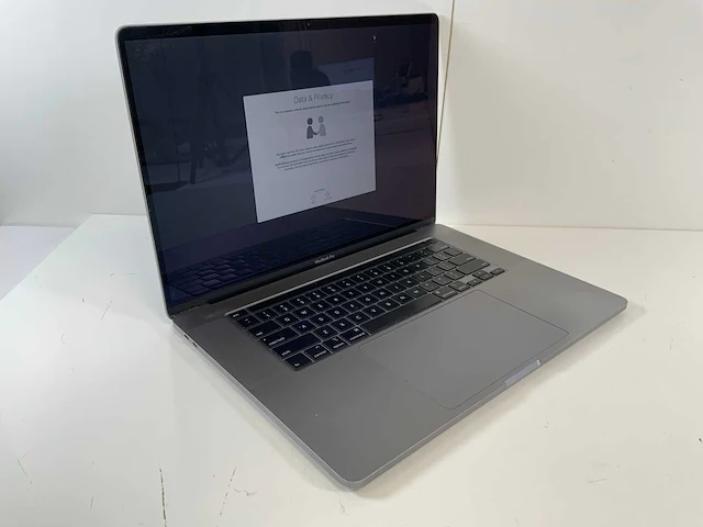 Apple macbook pro 16", core(tm) i7 9th gen, 32 gb ram, 500 gb nvme, amd radeon rx pro 5500m 4 gb laptop - afbeelding 2 van  7