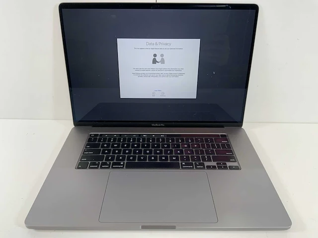 Apple macbook pro 16", core(tm) i7 9th gen, 32 gb ram, 500 gb nvme, amd radeon rx pro 5500m 4 gb laptop - afbeelding 1 van  7