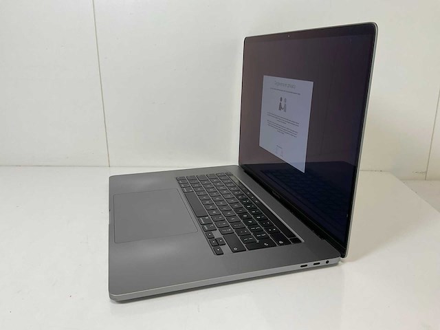 Apple macbook pro 16”, core(tm) i7 9th gen, 32 gb ram, 500 gb nvme, amd radeon rx pro 5500m 4 gb laptop - afbeelding 3 van  7