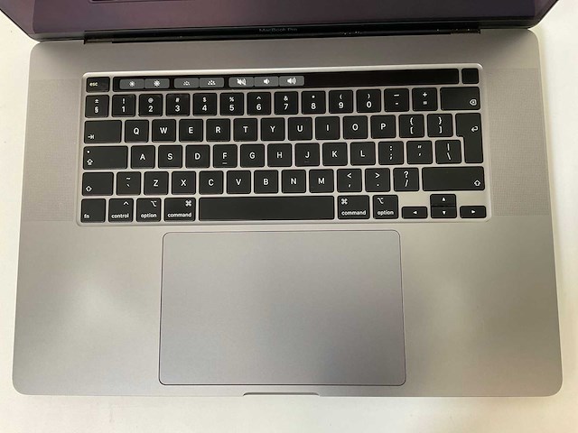 Apple macbook pro 16”, core(tm) i7 9th gen, 32 gb ram, 500 gb nvme, amd radeon rx pro 5500m 4 gb laptop - afbeelding 4 van  7