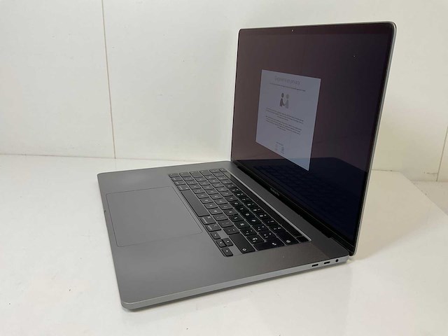Apple macbook pro 16”, core(tm) i7 9th gen, 32 gb ram, 500 gb nvme, amd radeon rx pro 5500m 4 gb laptop - afbeelding 3 van  7