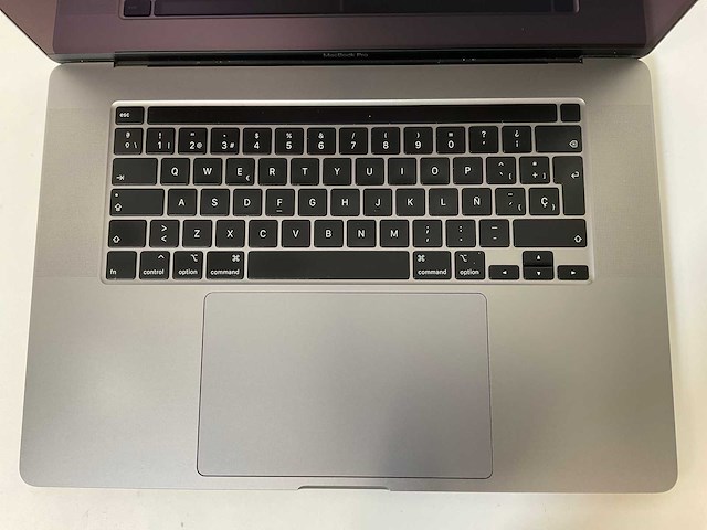Apple macbook pro 16”, core(tm) i7 9th gen, 32 gb ram, 500 gb nvme, amd radeon rx pro 5500m 4 gb laptop - afbeelding 4 van  7