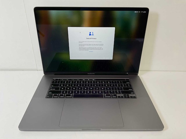 Apple macbook pro 16”, core(tm) i7 9th gen, 32 gb ram, 512 gb nvme, amd radeon pro 5300m 4 gb laptop - afbeelding 1 van  8