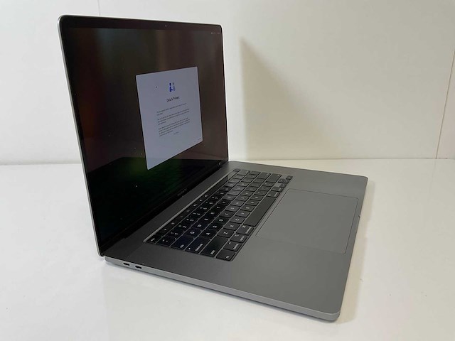 Apple macbook pro 16”, core(tm) i7 9th gen, 32 gb ram, 512 gb nvme, amd radeon pro 5300m 4 gb laptop - afbeelding 2 van  8