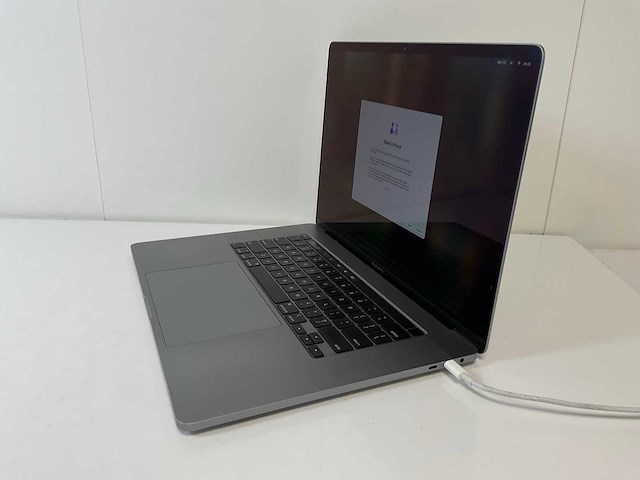 Apple macbook pro 16”, core(tm) i7 9th gen, 32 gb ram, 512 gb nvme, amd radeon pro 5300m 4 gb laptop - afbeelding 3 van  7