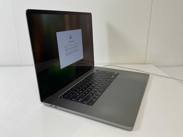 Apple macbook pro 16”, core(tm) i7 9th gen, 32 gb ram, 512 gb nvme, amd radeon pro 5300m 4 gb laptop - afbeelding 2 van  7