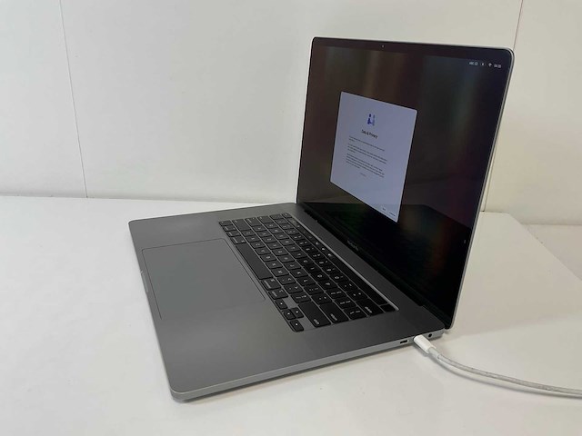 Apple macbook pro 16”, core(tm) i7 9th gen, 32 gb ram, 512 gb nvme, amd radeon pro 5300m 4 gb laptop - afbeelding 3 van  7