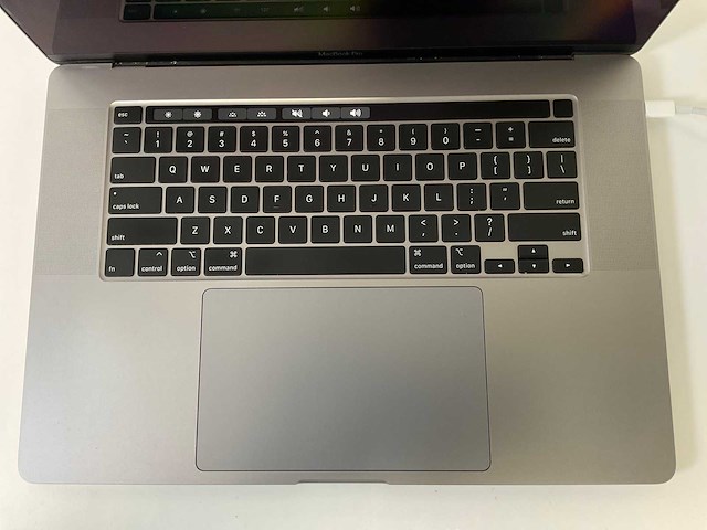 Apple macbook pro 16”, core(tm) i7 9th gen, 32 gb ram, 512 gb nvme, amd radeon pro 5300m 4 gb laptop - afbeelding 4 van  7