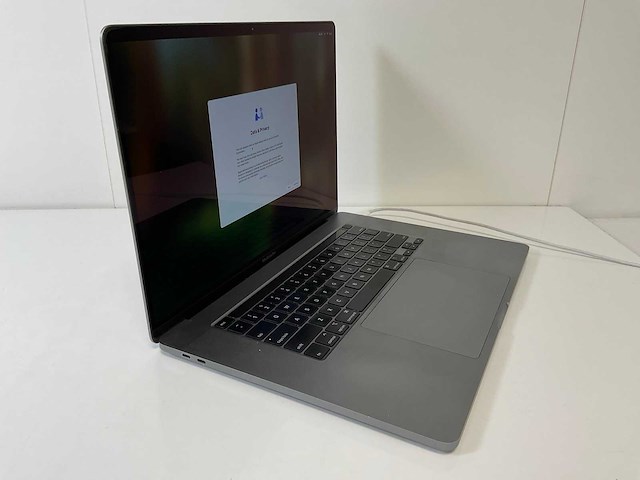 Apple macbook pro 16”, core(tm) i7 9th gen, 32 gb ram, 512 gb nvme, amd radeon pro 5300m 4 gb laptop - afbeelding 2 van  7