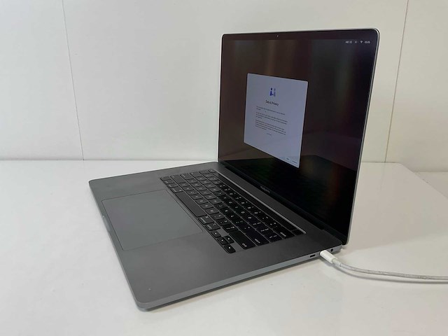Apple macbook pro 16”, core(tm) i7 9th gen, 32 gb ram, 512 gb nvme, amd radeon pro 5300m 4 gb laptop - afbeelding 3 van  7