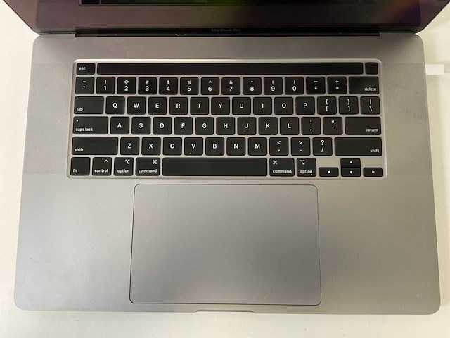 Apple macbook pro 16”, core(tm) i7 9th gen, 32 gb ram, 512 gb nvme, amd radeon pro 5300m 4 gb laptop - afbeelding 4 van  7
