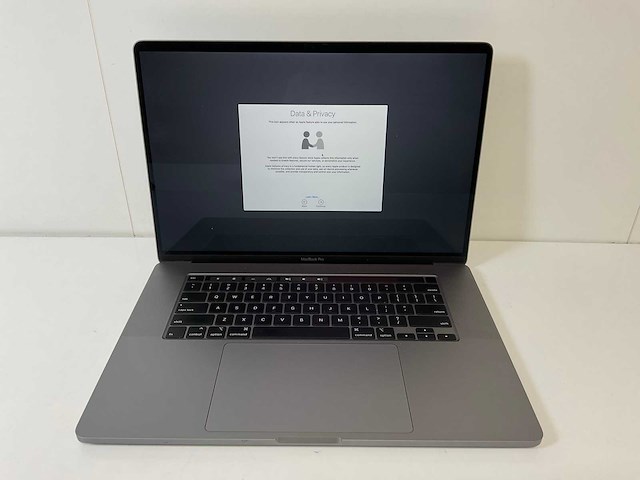 Apple macbook pro 16”, core(tm) i7 9th gen, 32 gb ram, 512 gb nvme, amd radeon pro 5300m 4 gb laptop - afbeelding 1 van  7