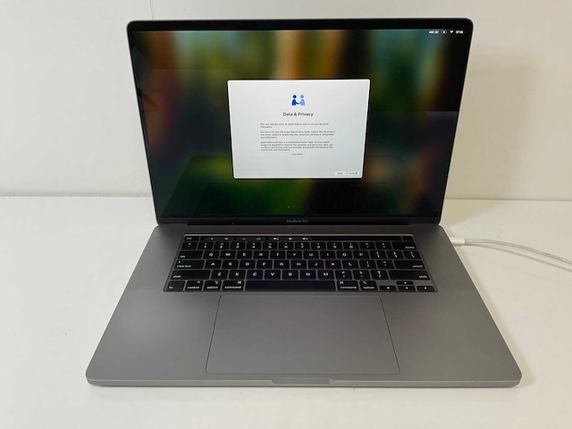 Apple macbook pro 16”, core(tm) i7 9th gen, 32 gb ram, 512 gb nvme, amd radeon pro 5300m 4 gb laptop - afbeelding 1 van  7