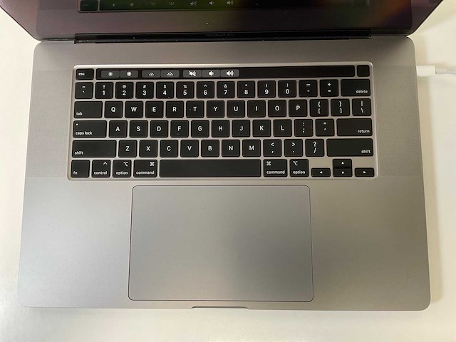 Apple macbook pro 16”, core(tm) i7 9th gen, 32 gb ram, 512 gb nvme, amd radeon pro 5300m 4 gb laptop - afbeelding 4 van  7