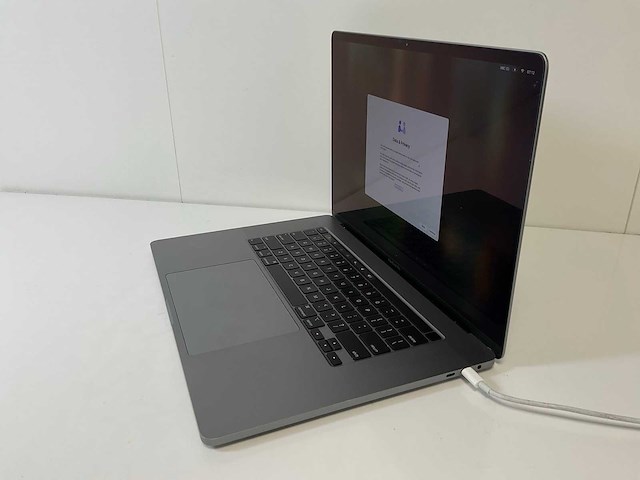 Apple macbook pro 16”, core(tm) i7 9th gen, 32 gb ram, 512 gb nvme, amd radeon pro 5300m 4 gb laptop - afbeelding 3 van  7