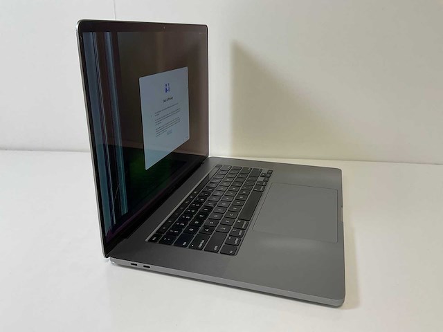Apple macbook pro 16”, core(tm) i7 9th gen, 32 gb ram, 512 gb nvme, amd radeon pro 5300m 4 gb laptop - afbeelding 2 van  8