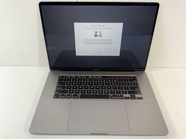 Apple macbook pro 16”, core(tm) i9 9th gen, 16 gb ram, 1 tb nvme, amd radeon rx 5500 4 gb laptop - afbeelding 1 van  7