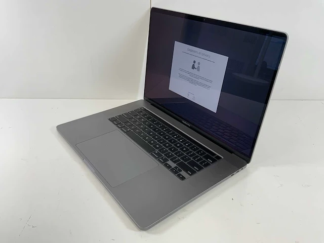 Apple macbook pro 16", core(tm) i9 9th gen, 16 gb ram, 1 tb nvme, amd radeon rx pro 5500m 4 gb laptop - afbeelding 3 van  8