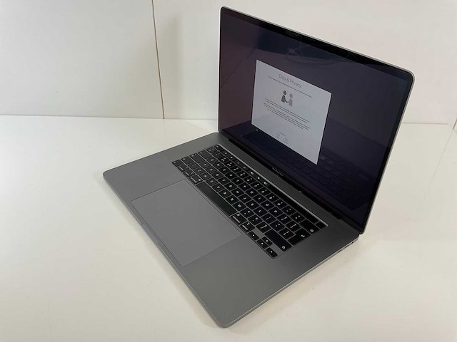 Apple macbook pro 16”, core(tm) i9 9th gen, 32 gb ram, 1 tb nvme, amd radeon pro v520 8 gb laptop - afbeelding 3 van  7