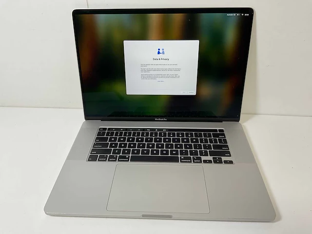 Apple macbook pro 16”, hexacore i7, 32 gb ram, 512 gb ssd, amd radeon pro 5300m 4 gb laptop - afbeelding 1 van  7